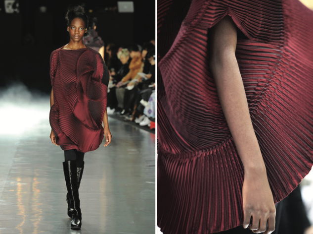 Issey Miyake 2016 Sonbahar Kış koleksiyonundan görüntü.