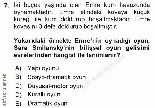 7. soru: İki buçuk yaşında olan Emre kum havuzunda oynamaktadır. Emre elindeki kovaya küçük küreği ile kum doldurup boşaltmakt…