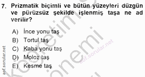 7. soru: Prizmatik biçimli ve bütün yüzeyleri düzgün ve pürüzsüz şekilde işlenmiş taşa ne ad verilir? A) ince yonu taş B) Tort…