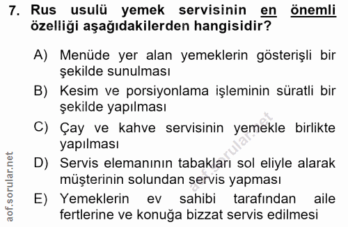 7. soru: Rus usulü yemek servisinin en önemli özelliği aşağıdakilerden hangisidir? A) Menüde yer alan yemeklerin gösterişli bi…