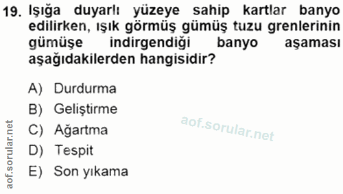 19. soru: Işığa duyarlı yüzeye sahip kartlar banyo edilirken, ışık görmüş gümüş tuzu grenlerinin gümüşe indirgendiği banyo aşam…
