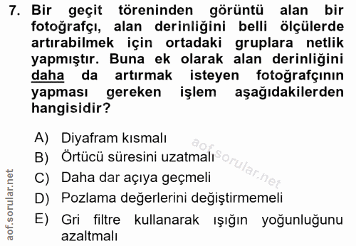 7. soru: Bir geçit töreninden görüntü alan bir fotoğrafçı, alan derinliğini belli ölçülerde artırabilmek için ortadaki gruplar…