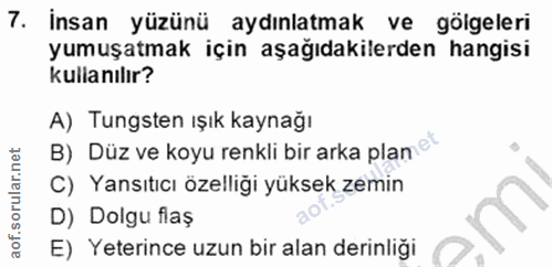 7. soru: İnsan yüzünü aydınlatmak ve gölgeleri yumuşatmak için aşağıdakilerden hangisi kullanılır? A) Tungsten ışık kaynağı B)…