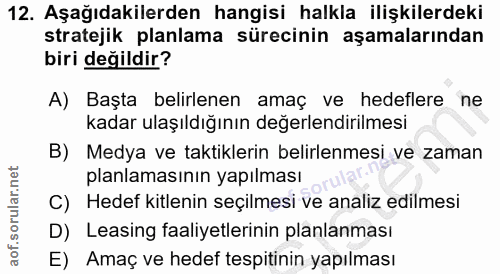 12. soru: Aşağıdakilerden hangisi halkla ilişkilerdeki stratejik planlama sürecinin aşamalarından biri değildir? A) Başta belir…